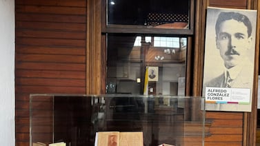 Esta casa en Heredia guarda libros, secretos y objetos de la época de Alfredo González Flores