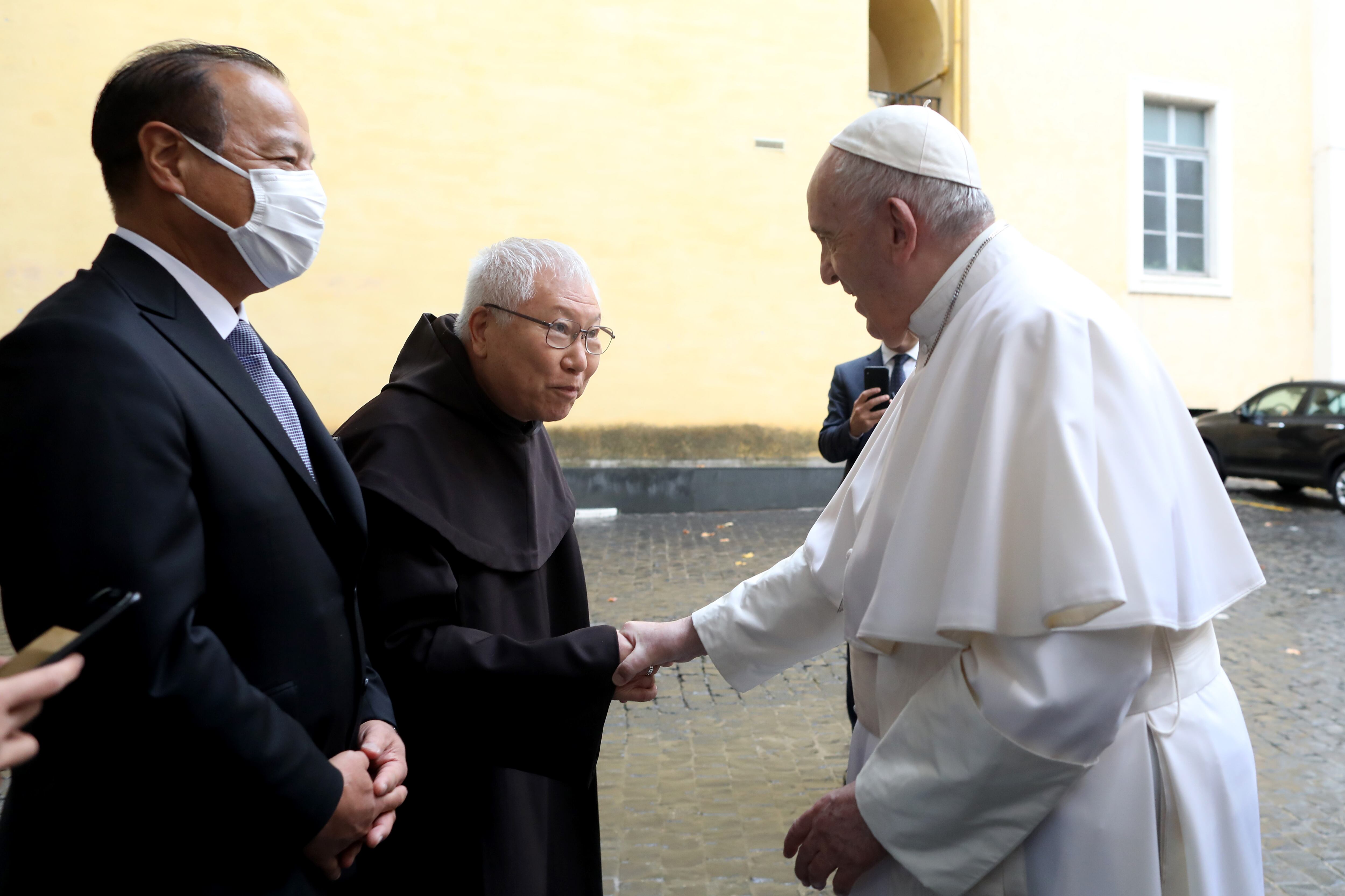 El papa Francisco estrenó el pasado 7 de octubre un papamovil que le regaló la Conferencia Episcopal de Japón, es un Toyota Mirai impulsado por hidrógeno
