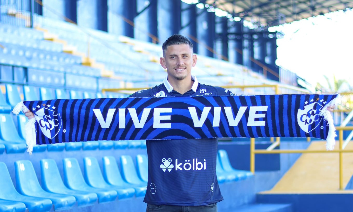 Luis Flores llega al Cartaginés procedente del Sporting FC. Este miércoles 18 de diciembre firmó con los brumosos.