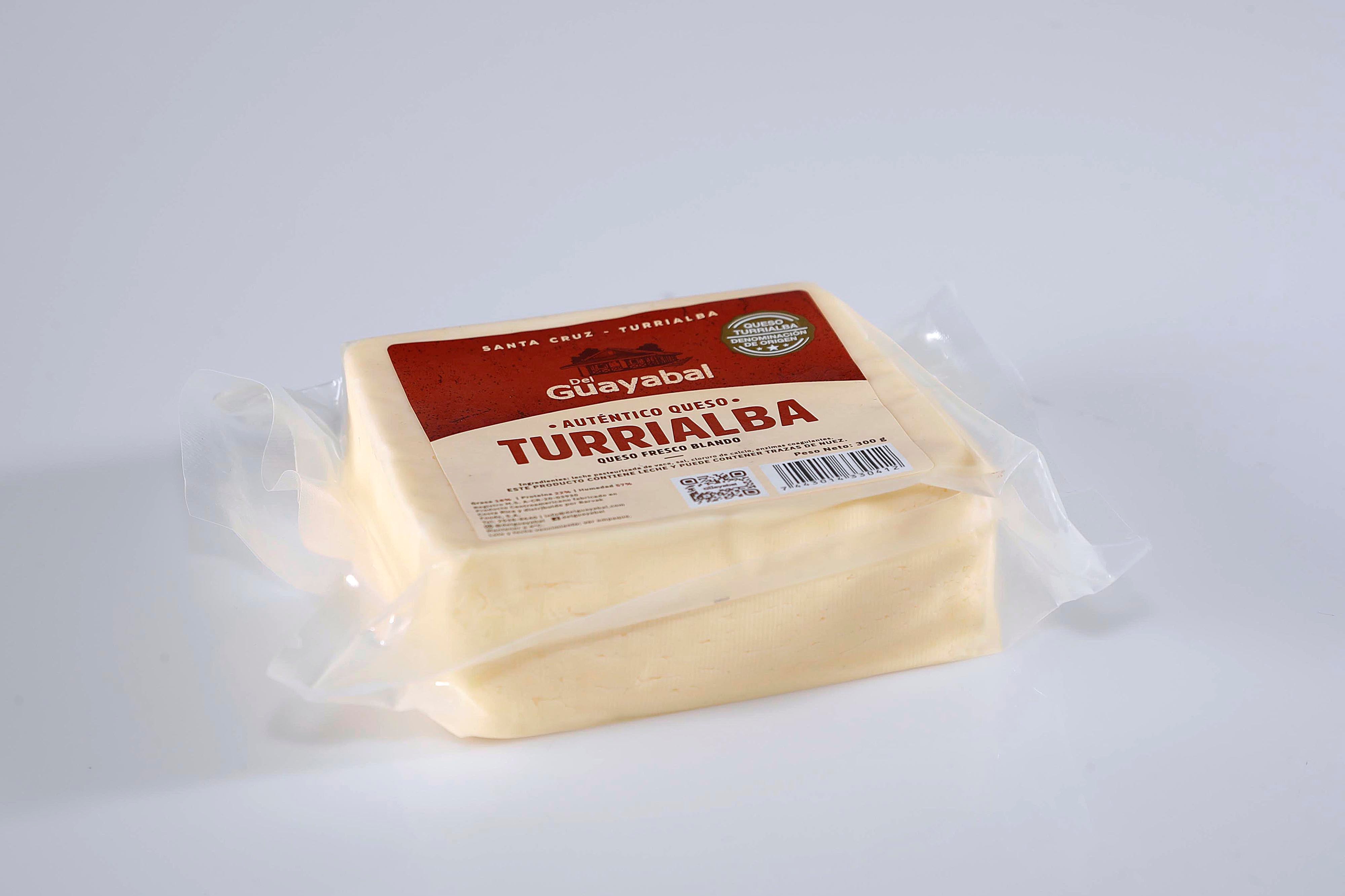 31/10/2023 Estudio de La Nación. Quesos que anteriormente se autodenominaban Tipo Turrialba ahora deberán identificarse como Queso Fresco. De esta manera marcas como Dos Pinos, Monteverde, Zarcero o Del Prado deben cambiar la identificación de sus empaques y solo lo podrán hacer aquellas marcas como Del Guayabal, con licencia para presentarse como denominación de origen, producido con la participación de productores de leche de la zona de Santa Cruz de Turrialba.