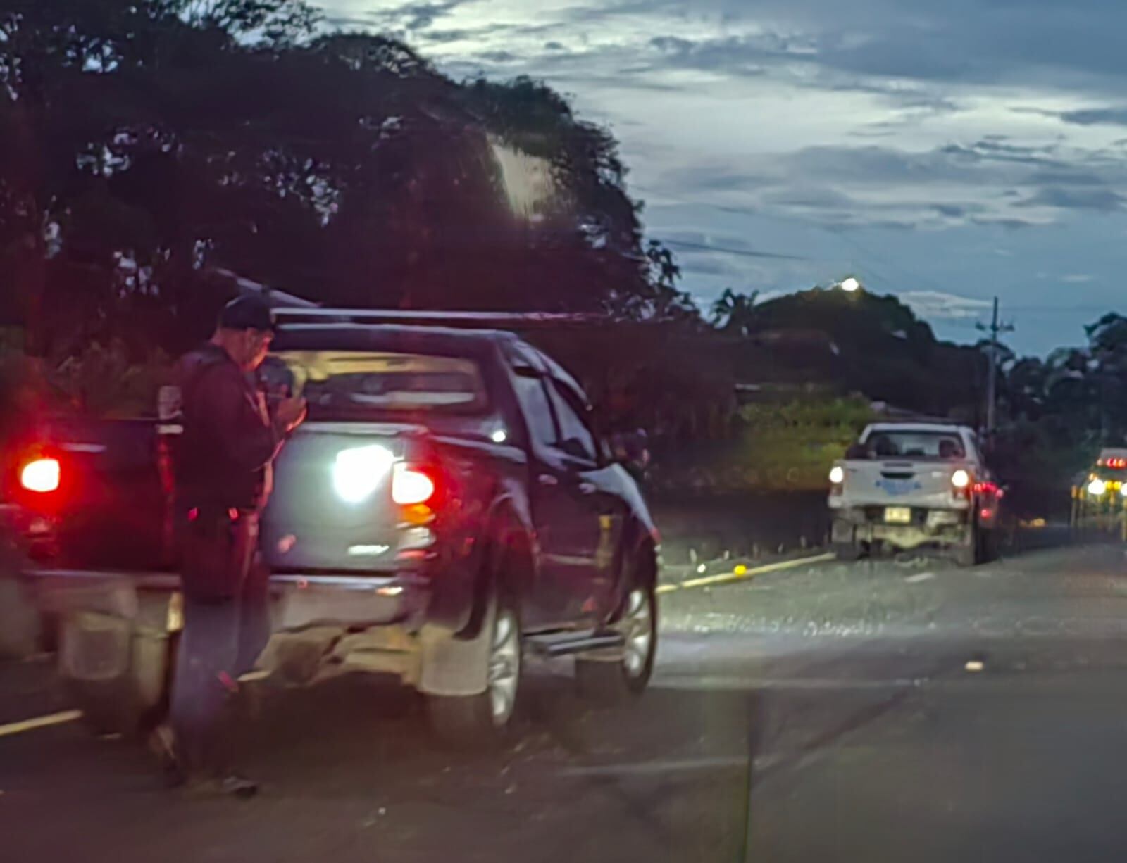 Efectivos del OIJ atienden un aparente intento de secuestro en Cahuita, Limón, a madrugada del jueves 27 de noviembre, 2025.