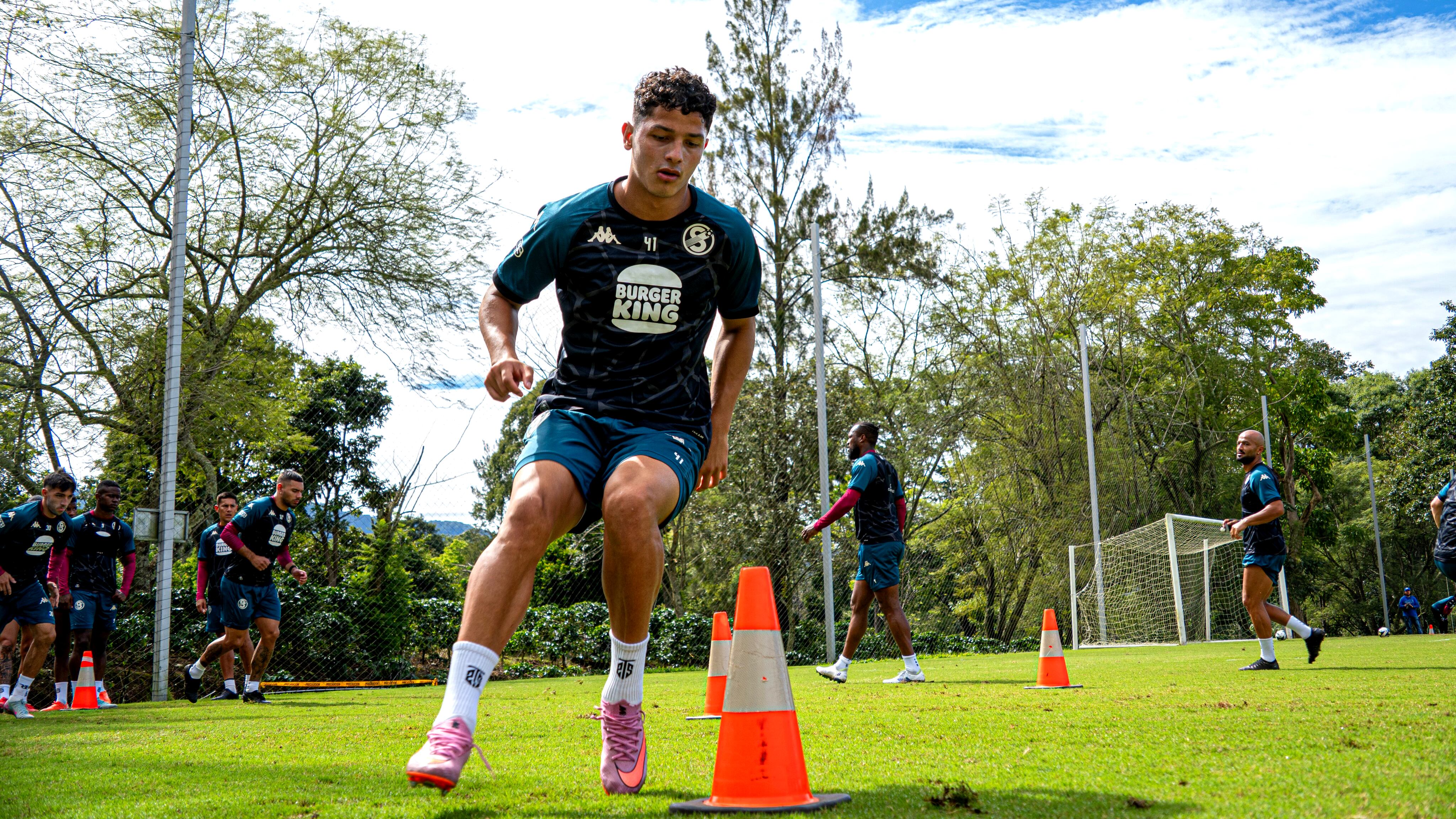 Saprissa se preparo para enfrentar a Puntarenas