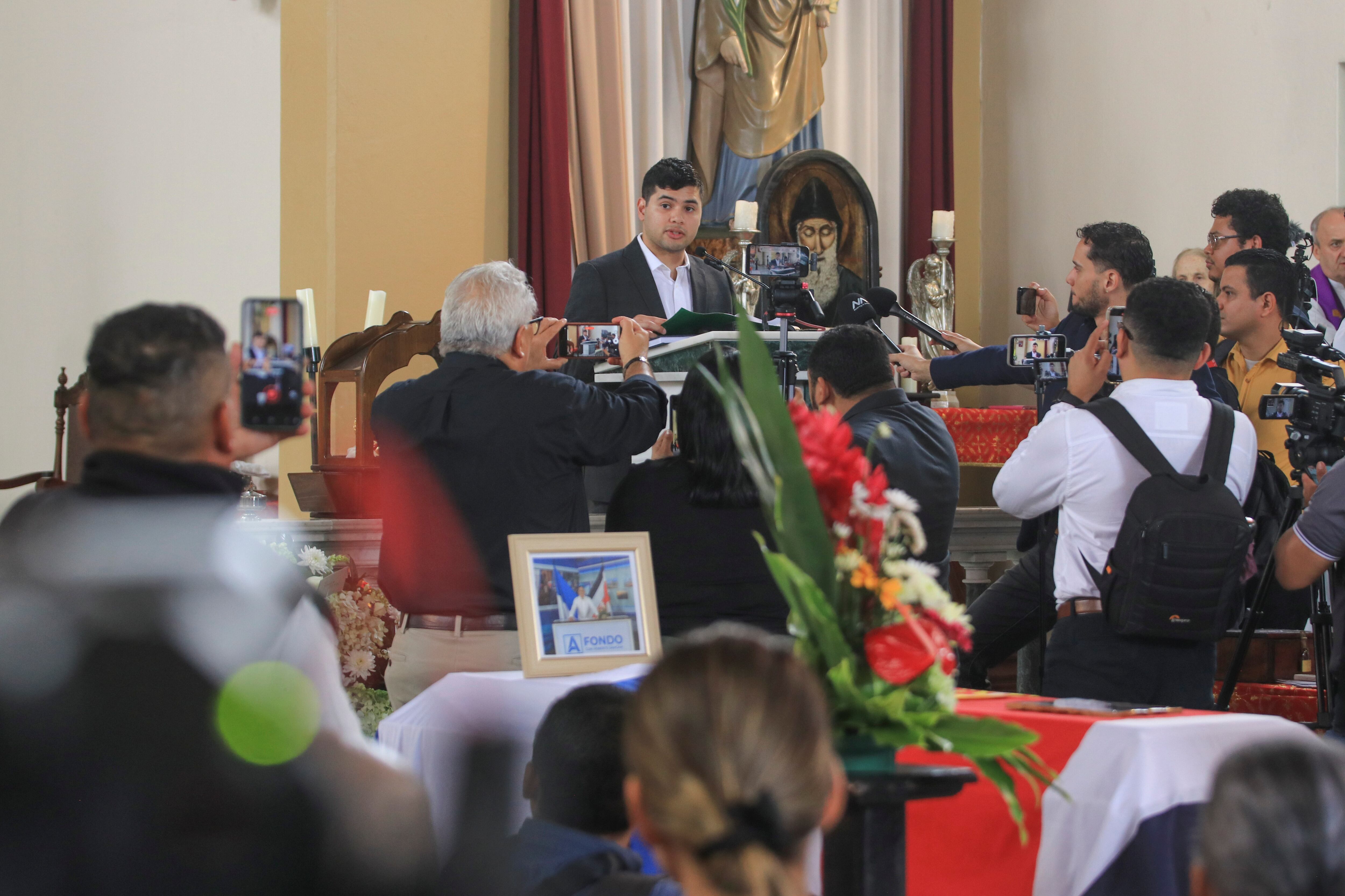 22 de junio 2025
San José, Iglesia de las Ánimas
Funeral del exmilitar nicaragüense Roberto Samcam quien vivió exiliado en Costa Rica desde 2018.
En la foto, despliegue de Fuerza Pública
Fotografía: Jonathan Jiménez Flores