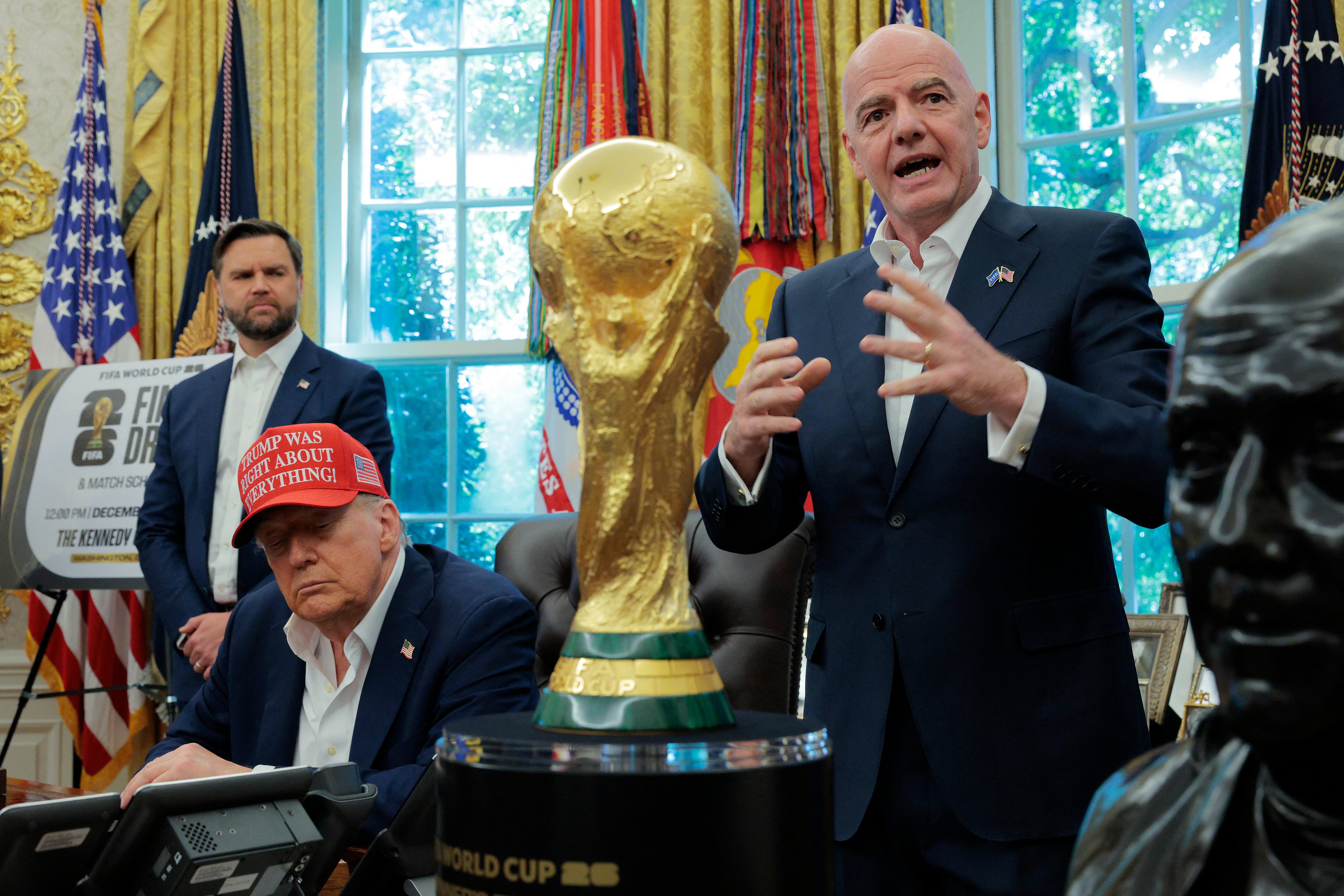 El presidente de la FIFA, Gianni Infantino, estuvo en la Casa Blanca en agosto pasado con Donald Trump JD Vance. Los dos jerarcas volverán a coincidir en el sorteo del Mundial 2026.