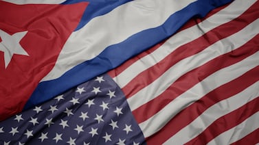 Estados Unidos imita a China y Cuba abre la puerta al mercado