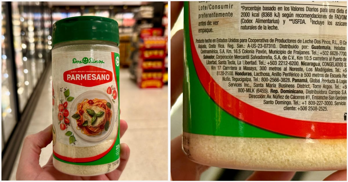 Frasco de queso parmesano molido Dos Pinos, fabricado en Estados Unidos y vendido en un supermercado costarricense.