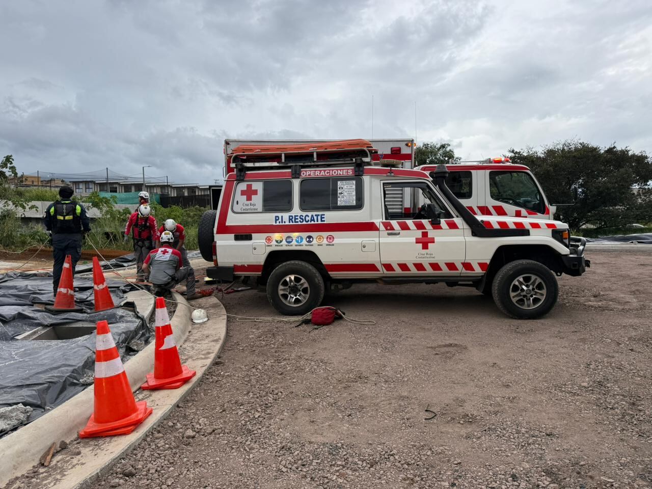 Cruz Roja rescate fosa