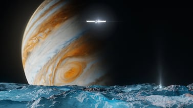 NASA lanza misión Europa Clipper para descubrir si luna de Júpiter puede albergar vida