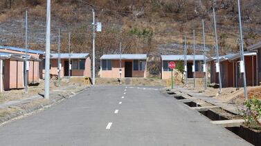 1.000 familias perdieron opción de casa por recorte de Hacienda al Banhvi