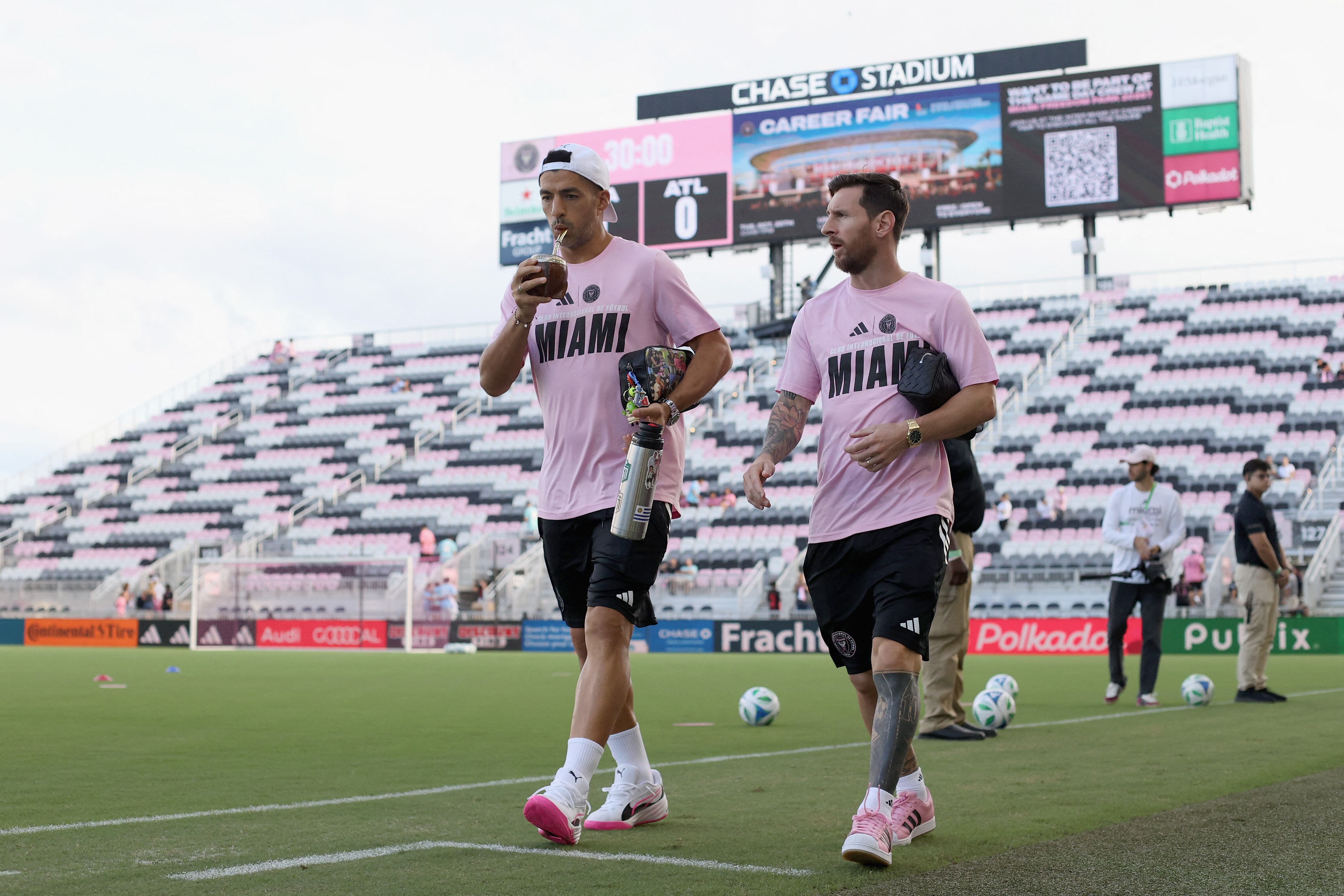 Luis Suárez y Lionel Messi , antes de un partido del Inter Miami en la MLS.