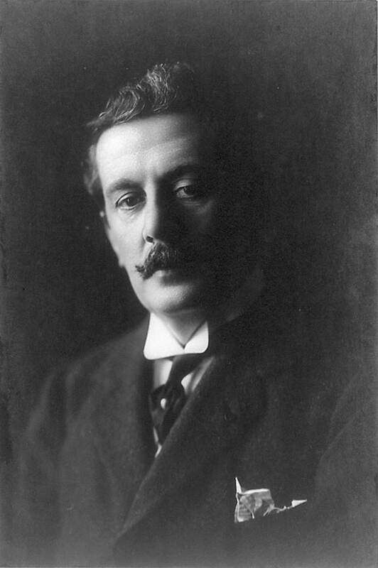 Giacomo Puccini inició la composición de La rondine en 1913; el proceso tomó unos dos años. La ópera se estrenó en 1917.