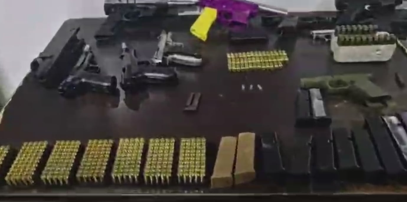 Taller de armas en Limón 2000