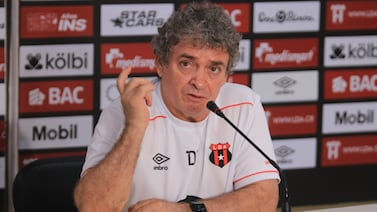 Gustavo López causa revuelo en Teletica Deportes: ‘Quiero darle un beso a Óscar Ramírez’