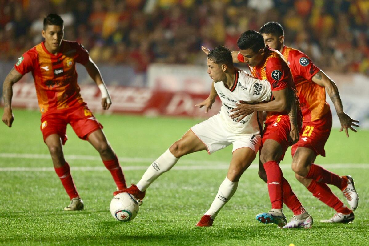 30/04/2024, Heredia, Santa Bárbara, partido de la jornada 20 del torneo de clausura 2024 entre el Club Sport Herediano y Liga Deportiva Alajuelense.
