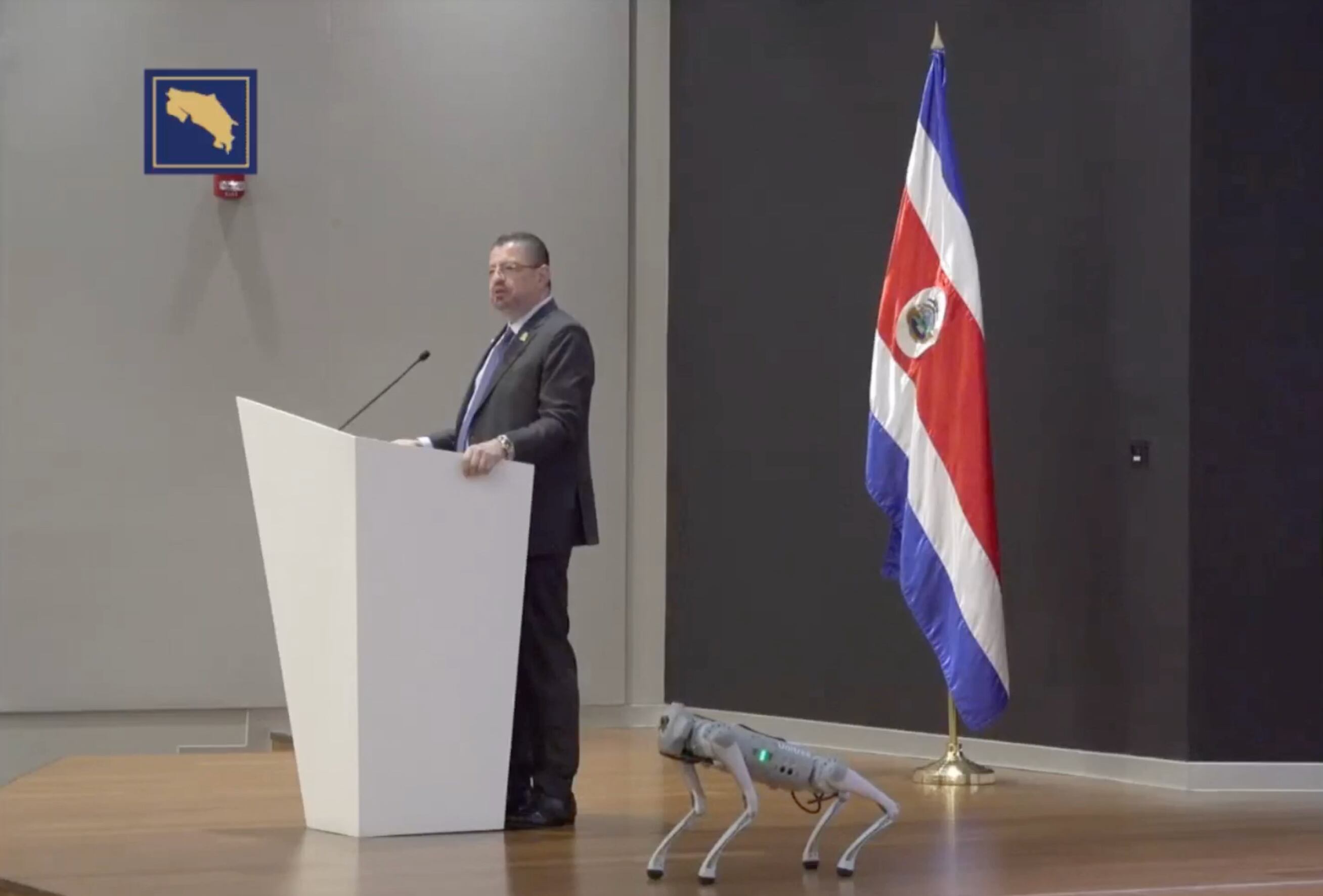 El presidente Rodrigo Chaves durante su participación en el lanzamiento de la Estrategia Nacional de Inteligencia Artificial de Costa Rica realizado en San José. Fotografía: captura de pantalla.