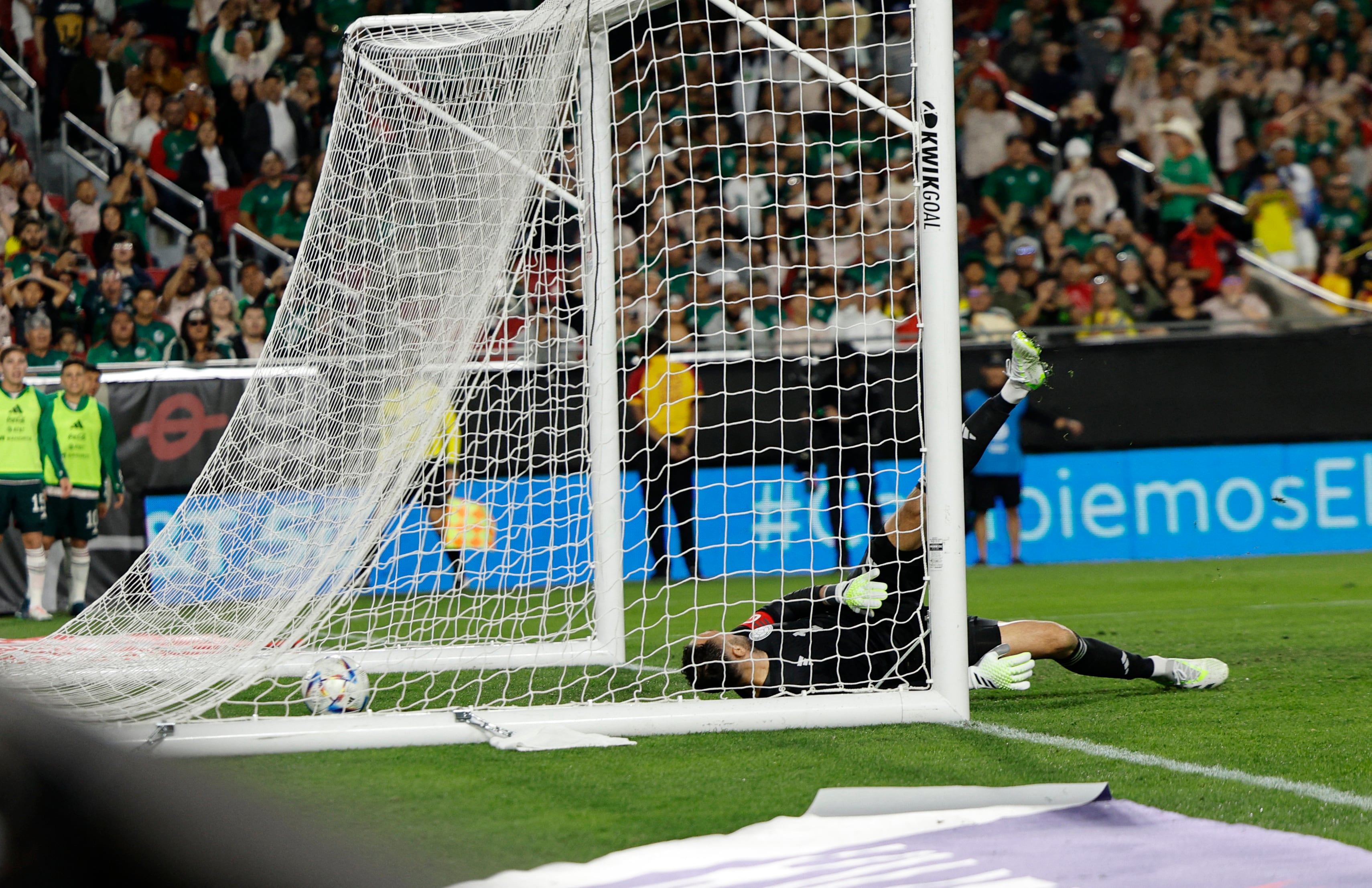 David Ospina está siendo cuestionado por sus goles; aquí defendió el arco de la Selección de Colombia ante México en el 2023.