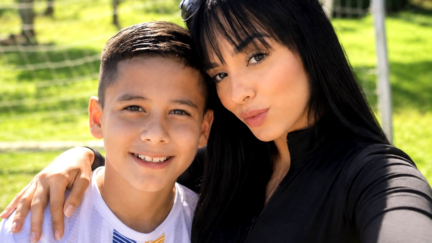 Dereck Granados con su madre Dejenany Salas