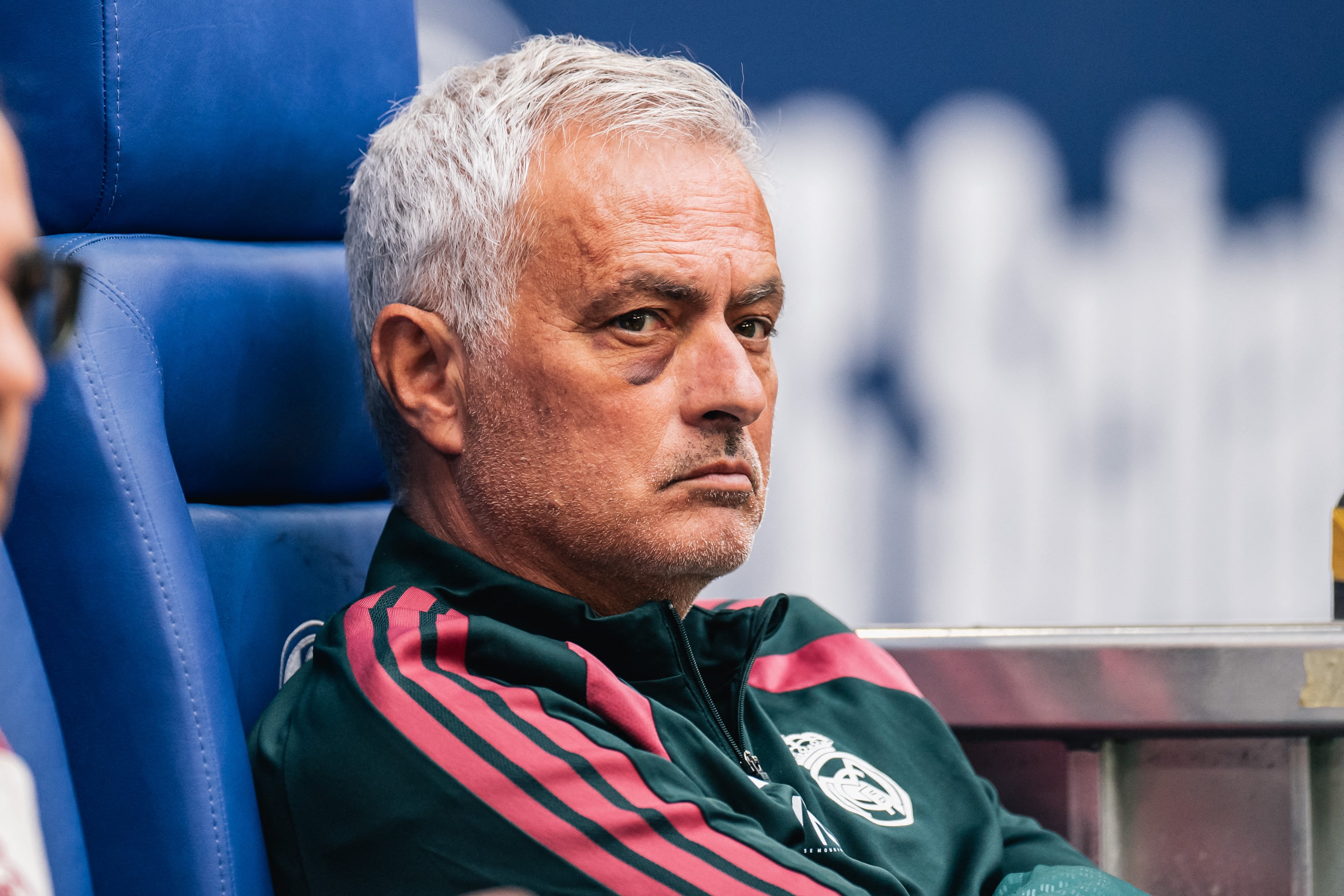 José Mourinho, en el banquillo del Real Madrid durante un amistoso ante el Schalke 04 de Alemania en la ciudad de Gelsenkirchen, el pasado 16 de agosto.