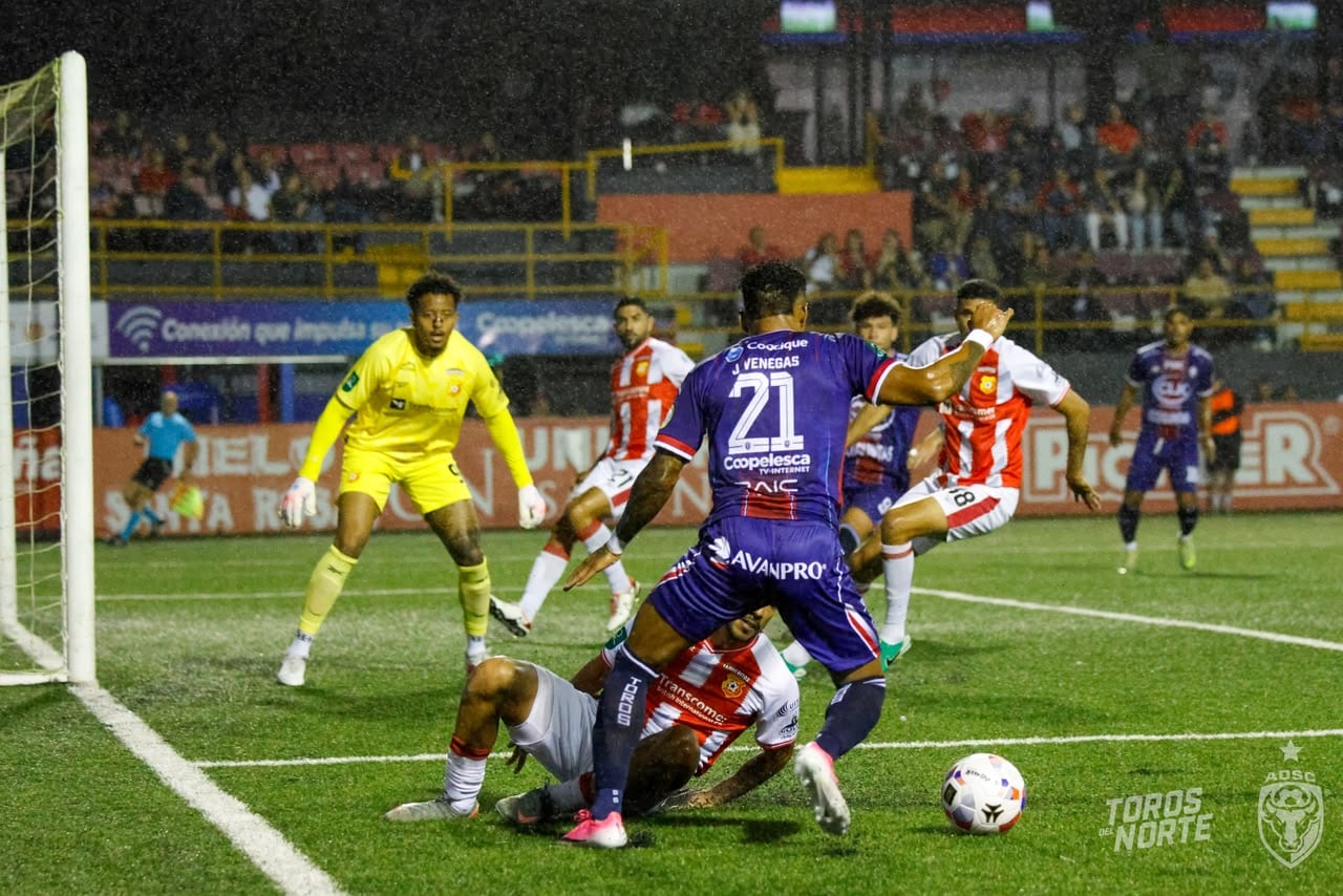 San Carlos vs- Herediano
Torneo Apertura 2026
Jeikel Venegas
Anthony Walker
14 de agosto del 2026
Fotografía: San Carlos