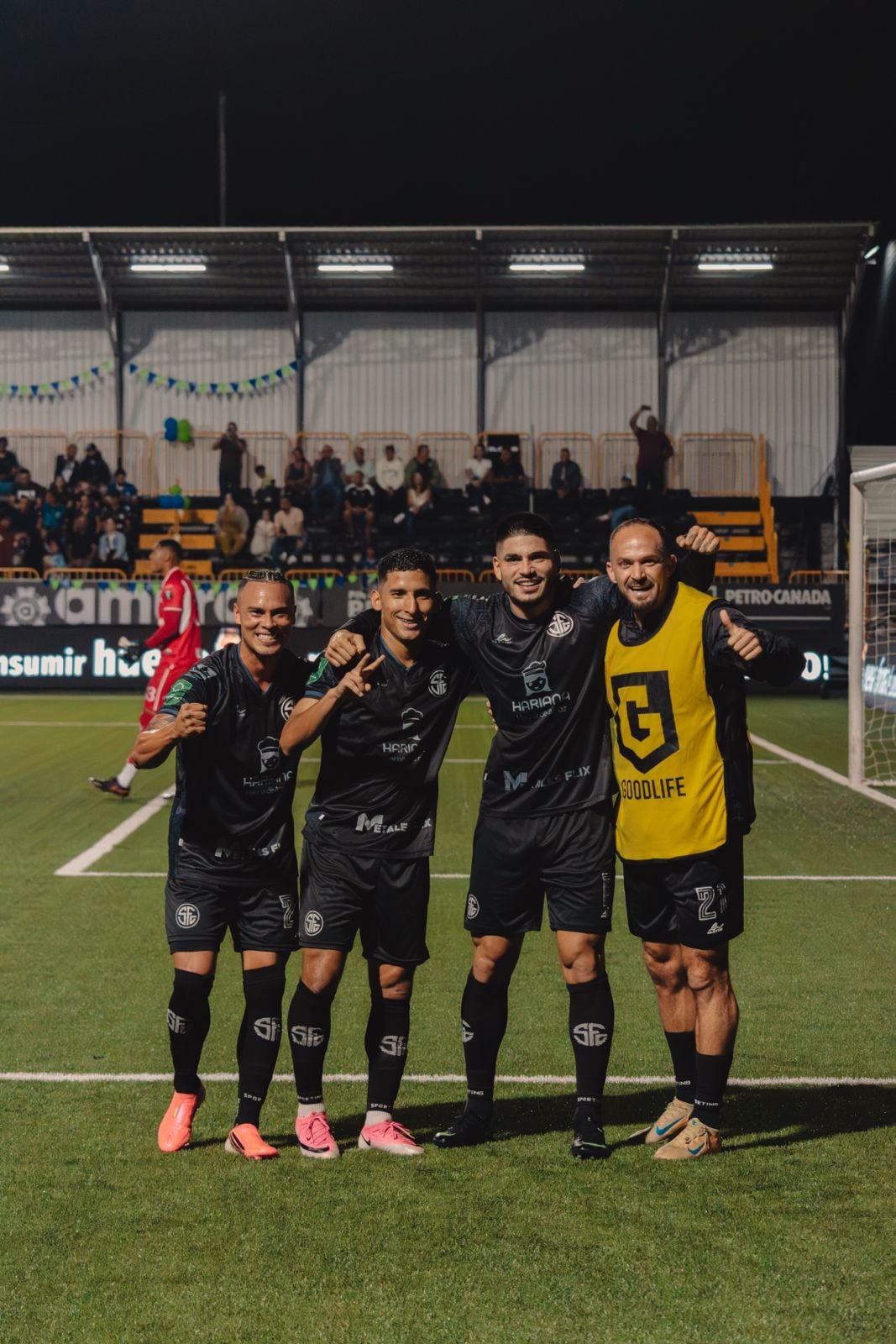 Jugadores de Sporting FC festejan la victoria ante Cartaginés en el inicio de la segunda vuelta del Torneo Apertura 2026.