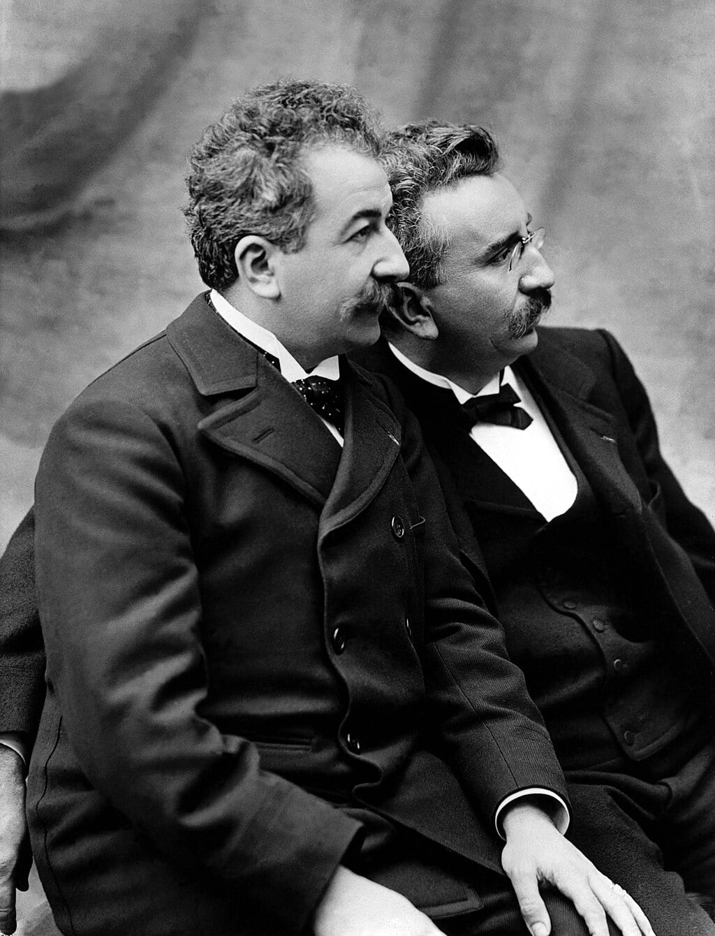 Retrato de 1895 de Auguste y Louis Lumière, autor desconocido.