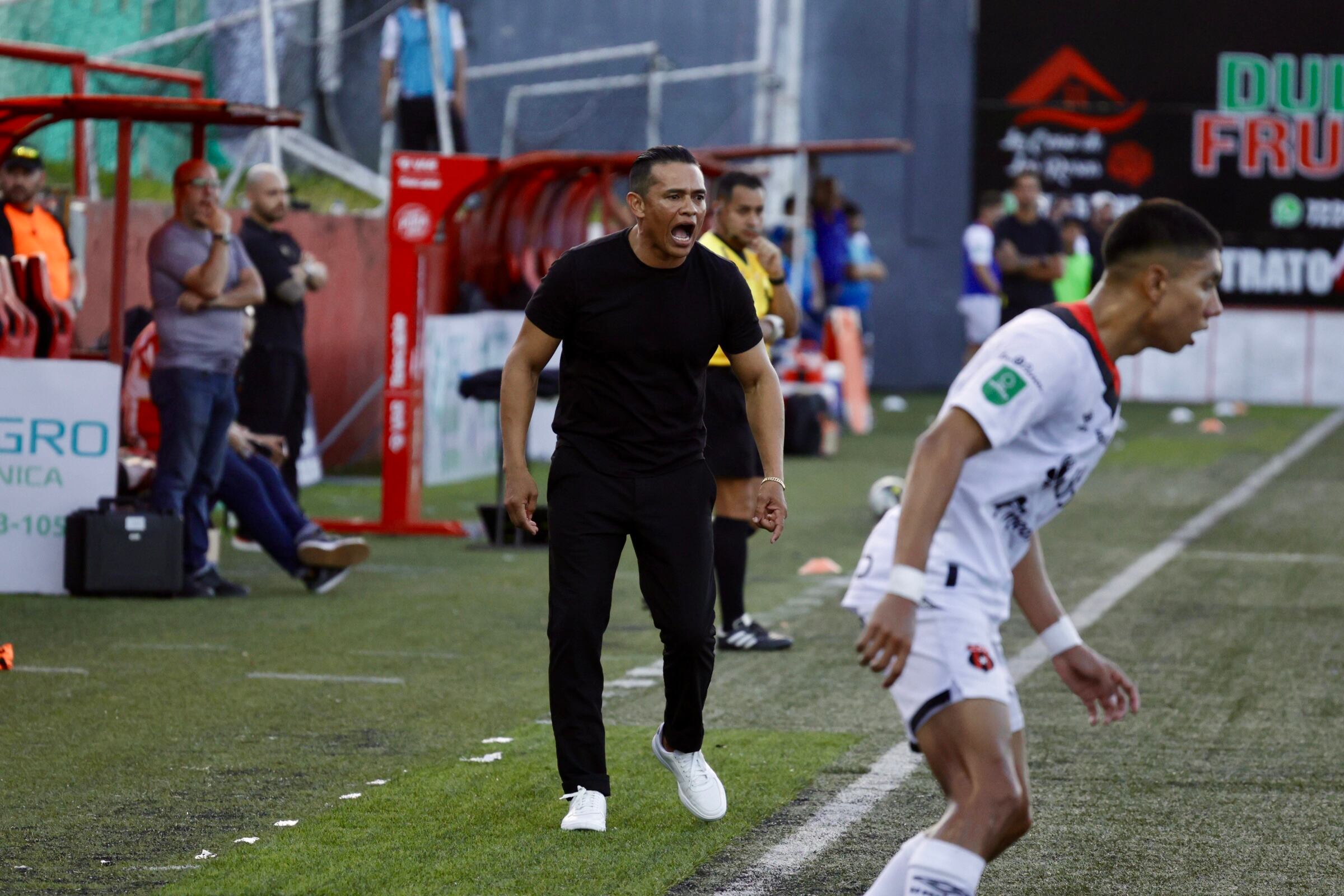 23/02/2025, Limón, Guapiles, Estadio Ebal Rodriguez, partido de la jornada 10 del torneo de clausura 2025, entre AD Santos y Liga Deportiva Alajuelense.