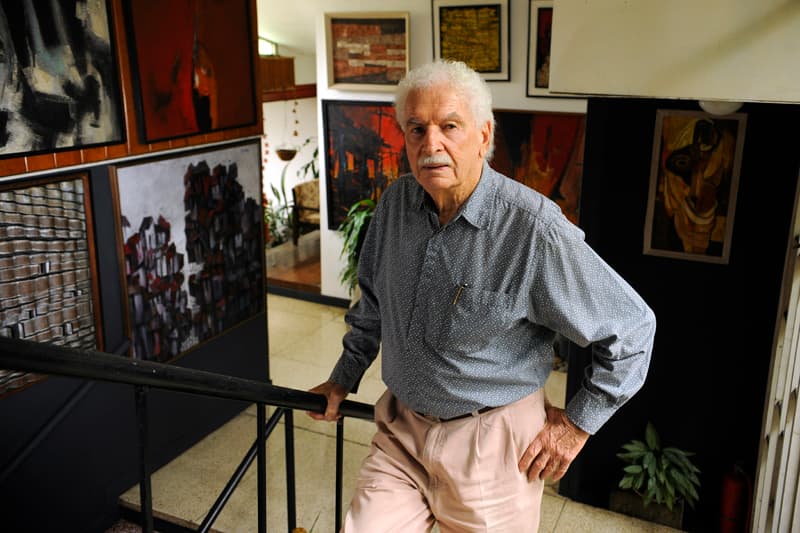 4. El artista vive en una casa diseñada por él en 1962 y que alberga numerosas obras suyas.