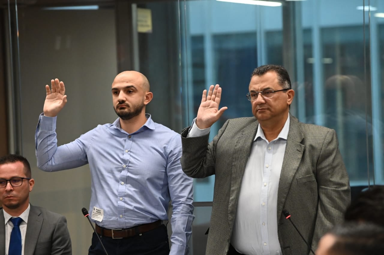 Humberto Vargas Corrales y Humberto Vargas Sotres la mañana de este lunes 15 de enero durante su comparecencia ante la Comisión Investigadora de Finanzas Electorales de la Asamblea Legislativa.