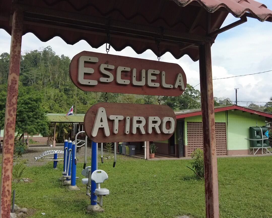 Escuela Atirro