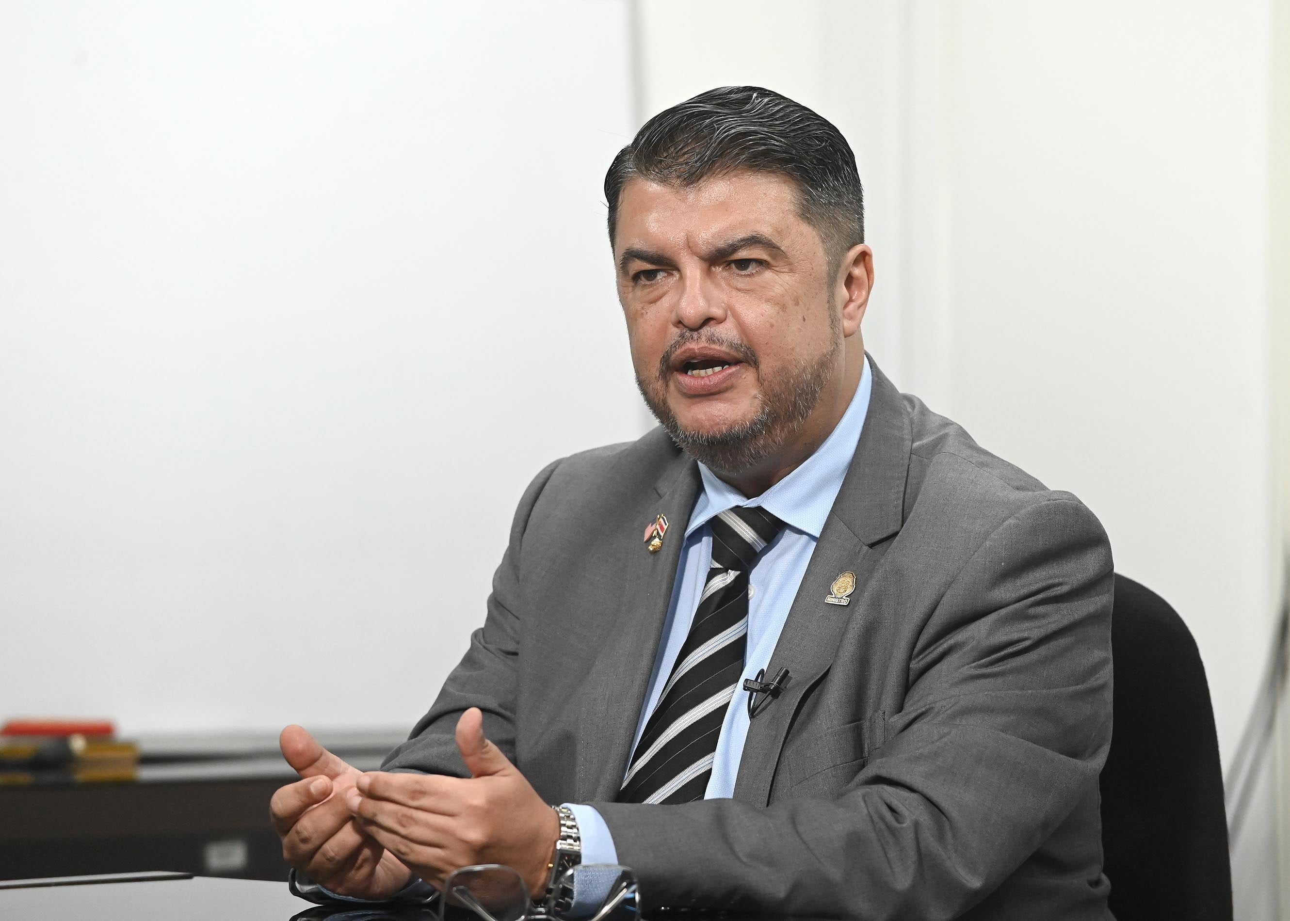 24 de junio del 2025. Ministerio de Seguridad, Zapote. 12:30 hrs. Entrevista con el ministro de Seguridad Mariom Zamora para conversar acerca de los esfuerzos del gobierno para establecer mas vigilancia y seguridad en APM Terminal. Esto debido al tráfico de drogas hacia otros paíces desde el muelle de Moín en LImón. Em la foto: Mario Zamora respondió la preguntas de La Nación. Foto: Albert Marín.