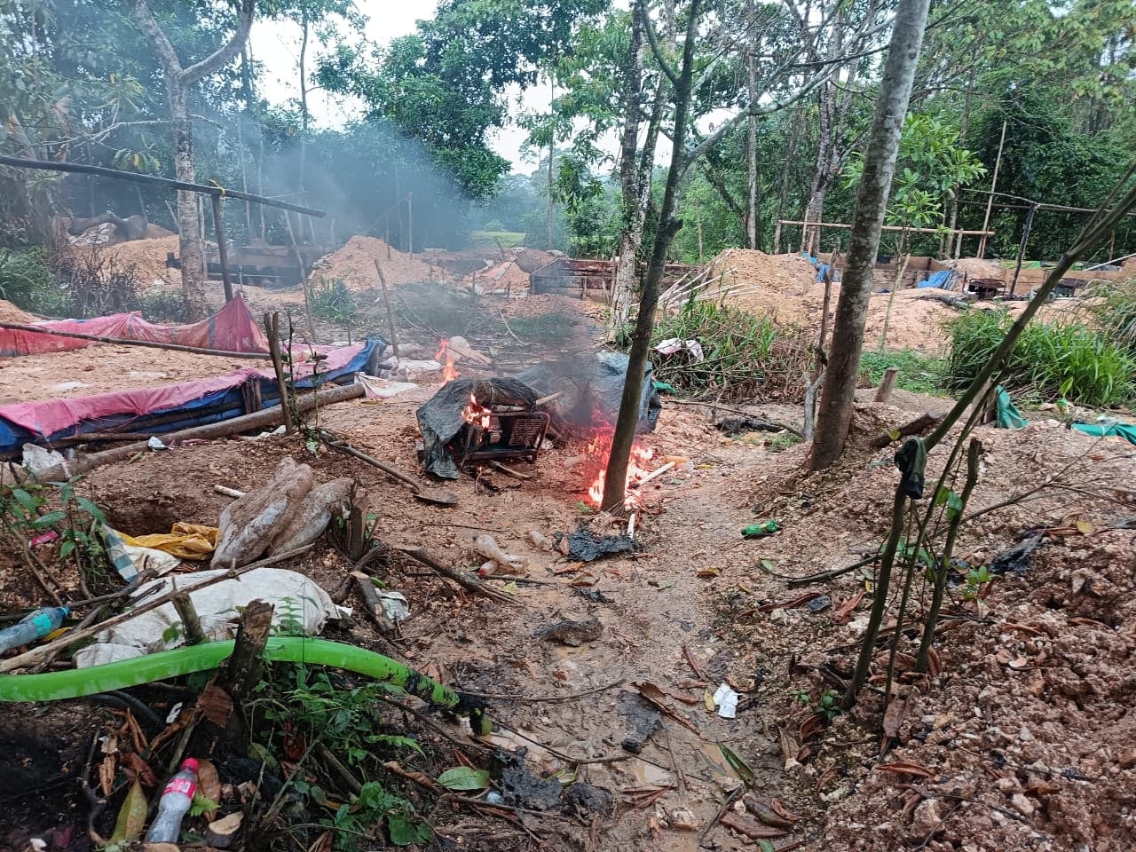 Policía encontró 12 piletas en funcionamiento.