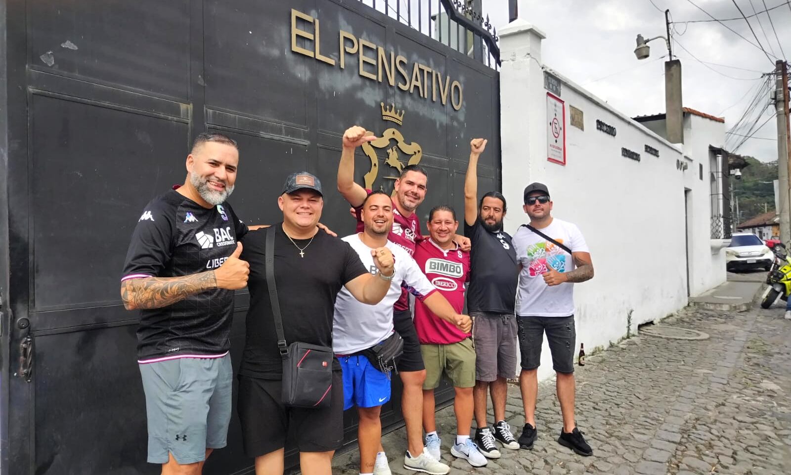 Afición de Saprissa en Antigua