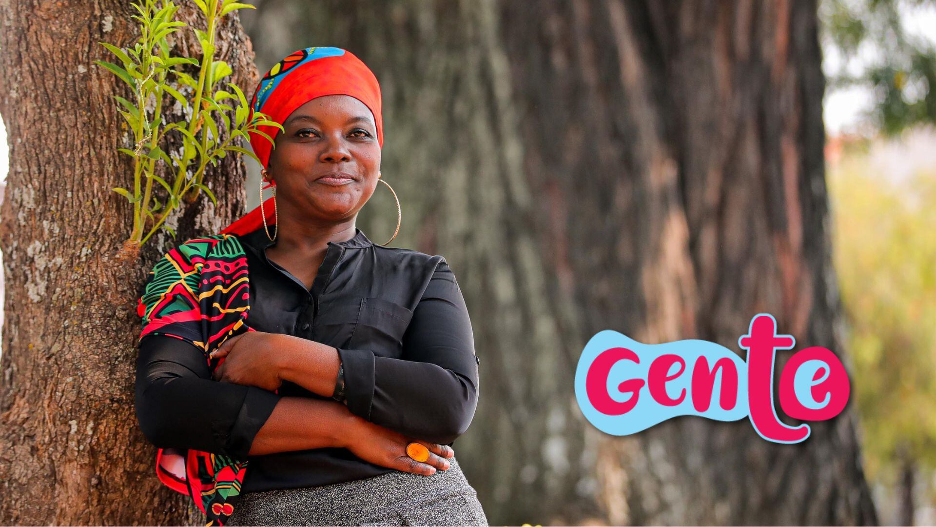 Maybelline Temple, conocida como la "mop que promete", tenía 38 años cuando se quemó su casa en 2010. Actualmente, tiene 51 años y vive feliz en su familia como madre y abuela.