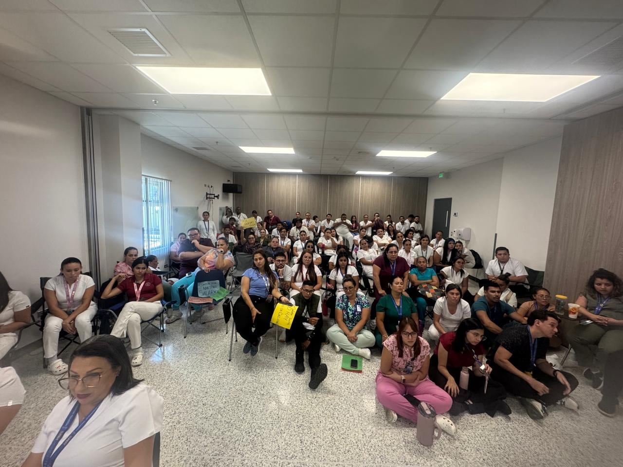 Pese al paro de labores, un grupo de funcionarios del Monseñor Sanabria garantiza la atención básica a los pacientes en estos dos departamentos.