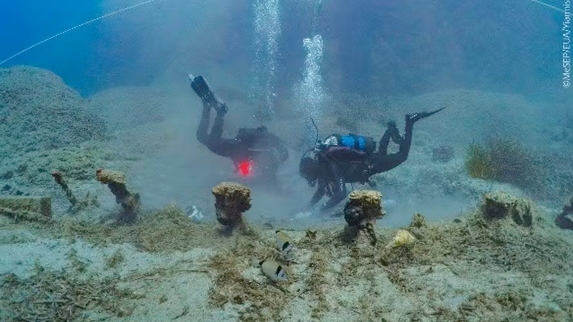 Arqueólogos hallaron un fragmento de mármol en el Mentor. El descubrimiento aporta evidencia sobre la carga original y reabre el debate histórico.