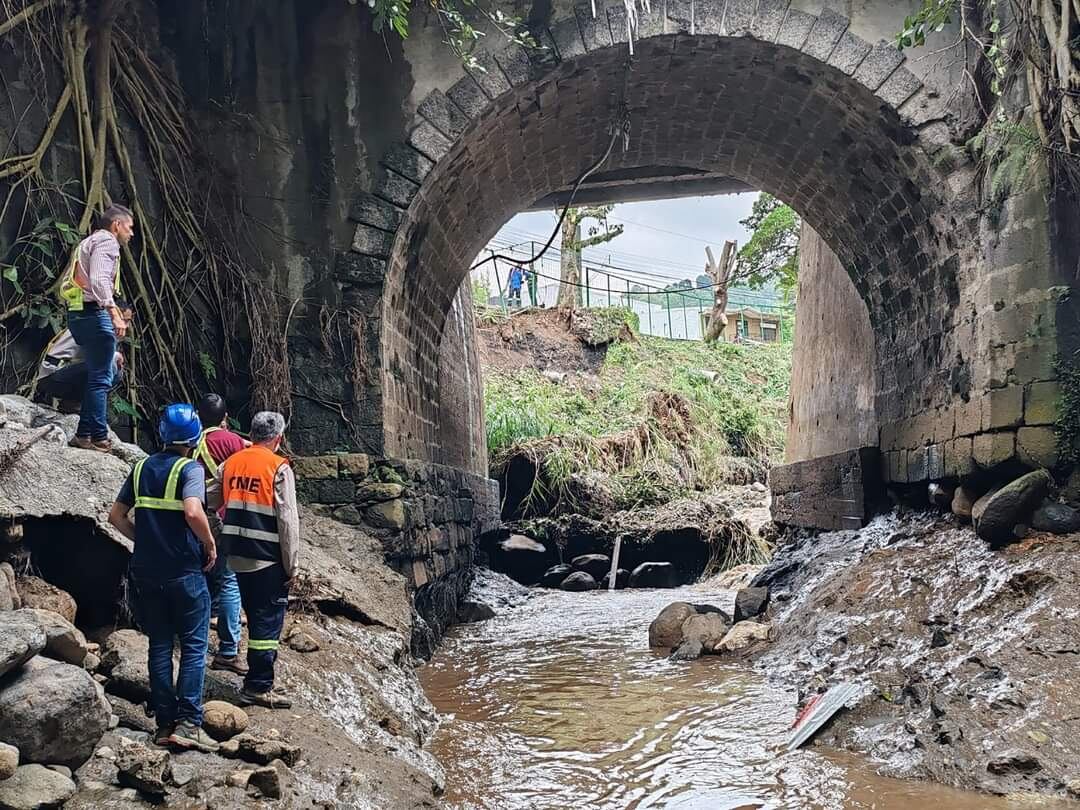 Daño en puente en cantón de La Unión. Viernes 18 de octubre, 2024