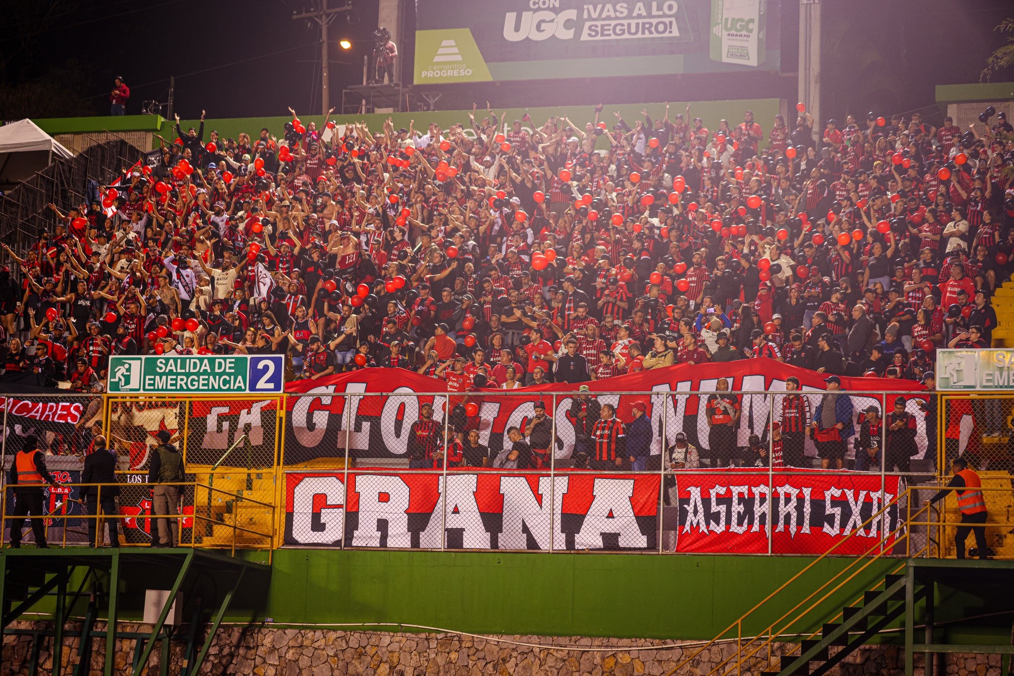 La afición de Liga Deportiva Alajuelense ingresó sin contratiempos al Estadio Cementos Progreso, en Ciudad de Guatemala.