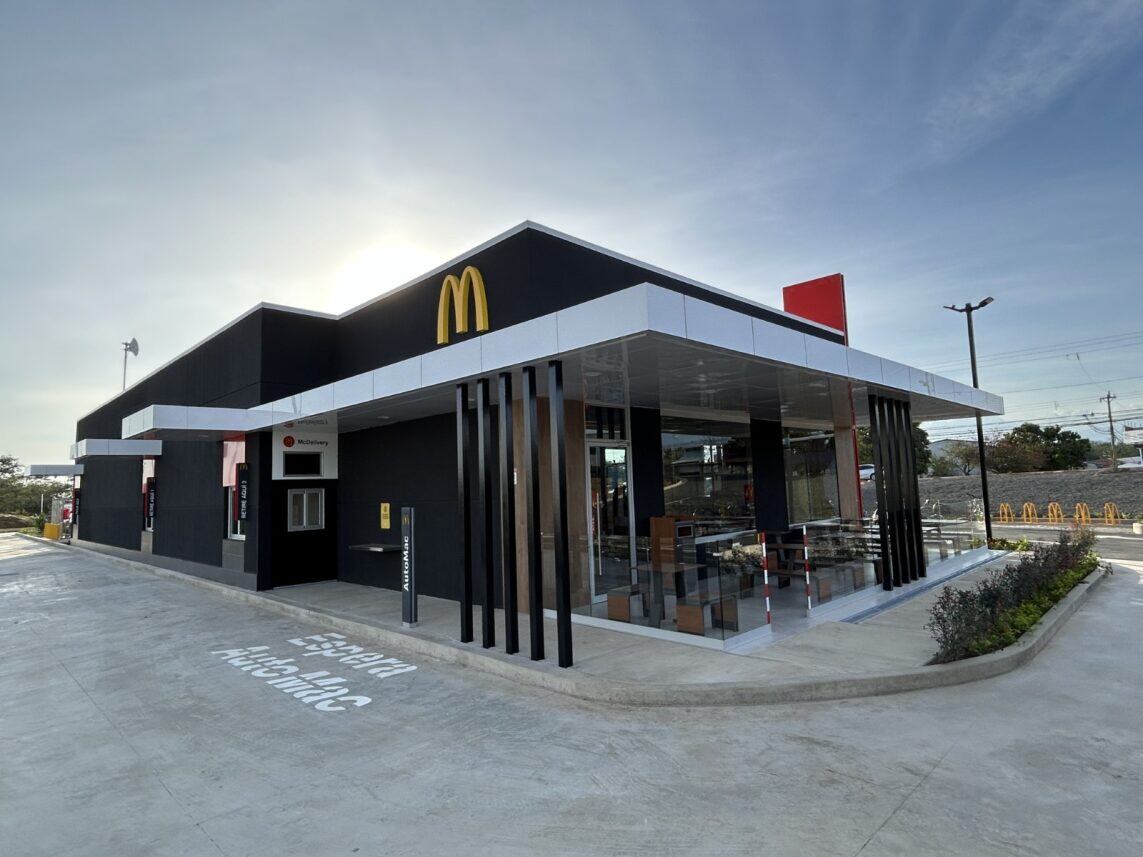Arcos Dorados opera en Costa Rica más de 70 restaurantes McDonald’s y 140 puntos de venta. El local ubicado en El Coyol de Alajuela, en el Parque Logístico Ruta 1, fue uno de los últimos inaugurados.