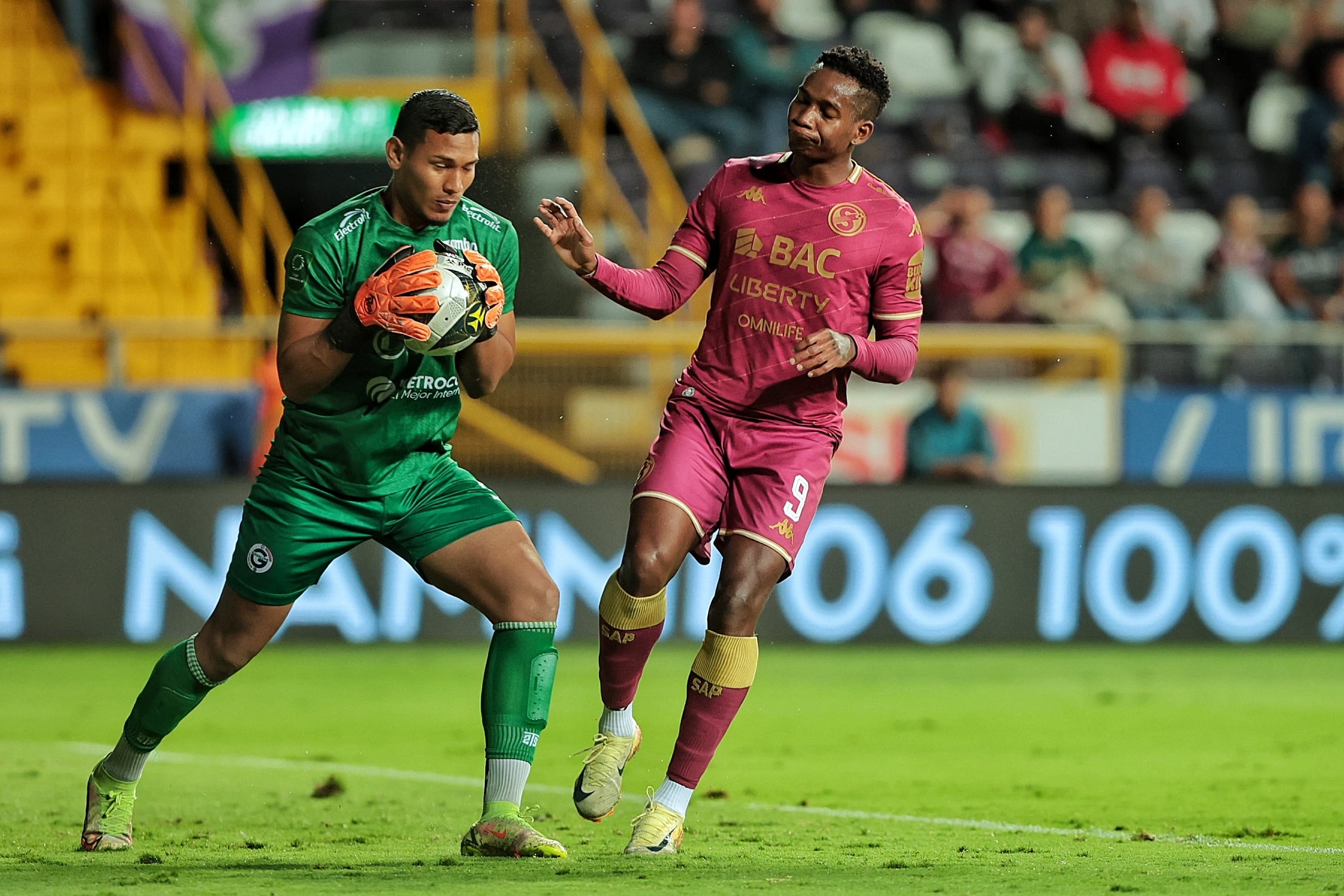 22/04/2026/ juego entere Deportivo Saprissa vs Guadalupe FC por la Liga a Promerica en el estadio Ricardo Saprissa/ foto John Durán