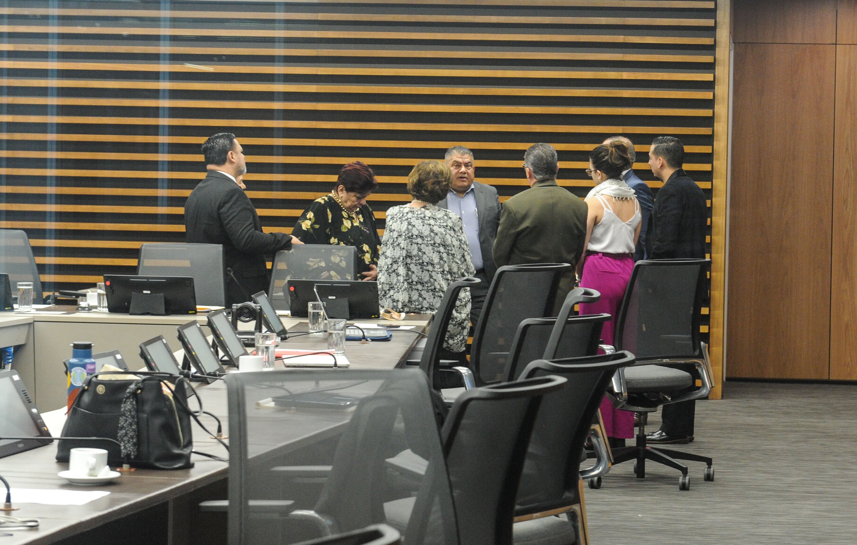 Compadece el Sr Jorge Torres director de la Dirección de Inteligencia y Seguridad ( DIS ).