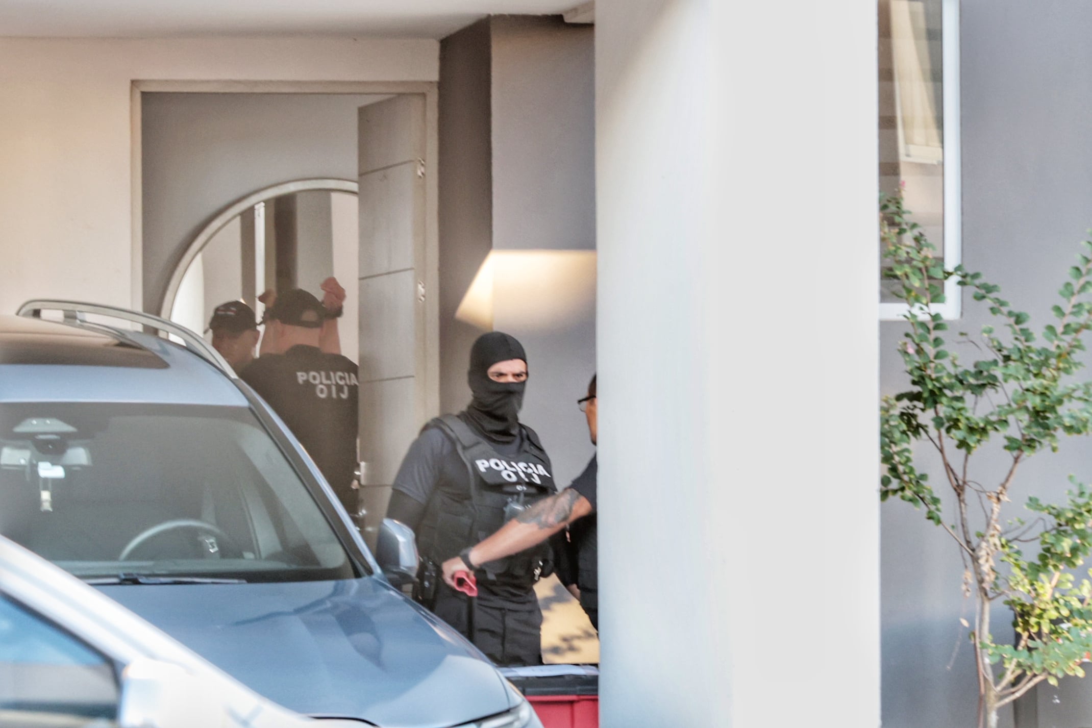 26/02/2026/ allanamientos realizados por el OIJ en el condominio Guachipelin 3-10 de Escazú/ foto John Durán