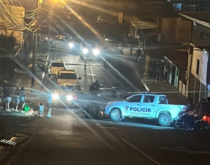 La noche del miércoles, 5 de febrero, una balacera a eso de las 9 p.m. movilizó a los cuerpos policiales en barrio Gregorio José Ramírez en Alajuela. Foto: suministrada por Francisco Barrantes.