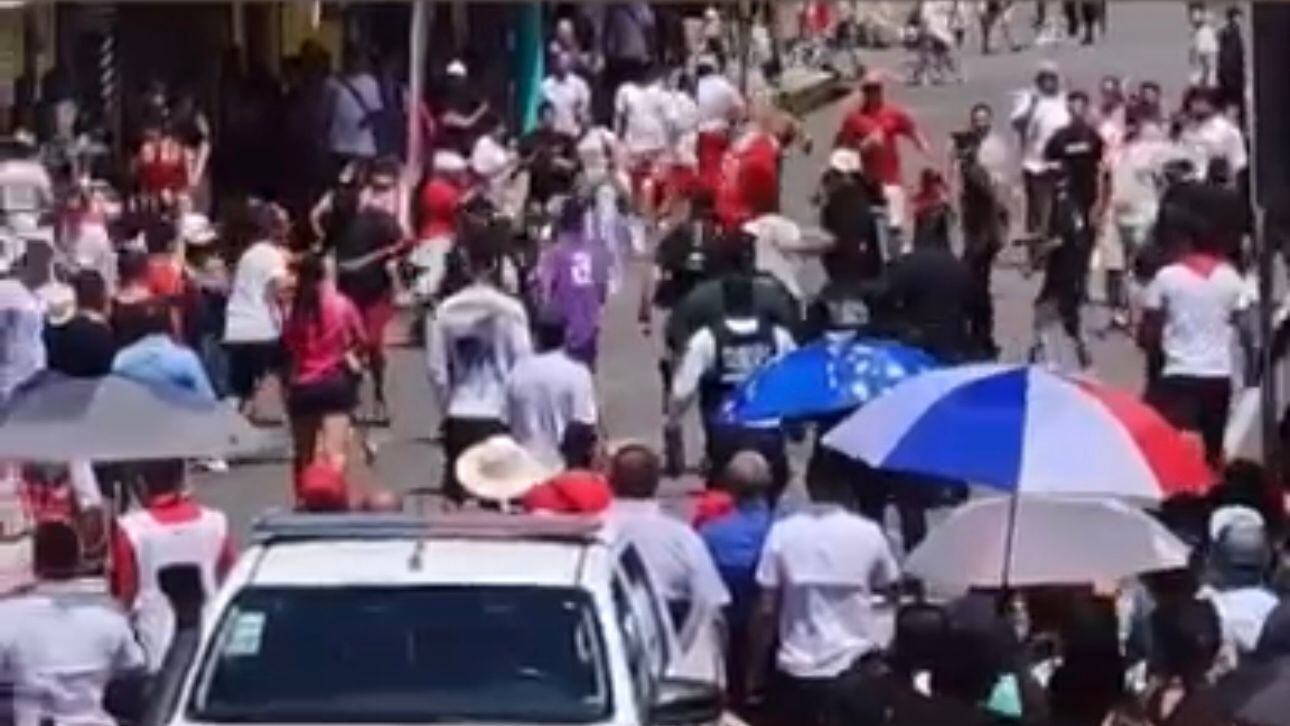 La disputa en el desfile de Quepos culminó con un oficial herido de bala.