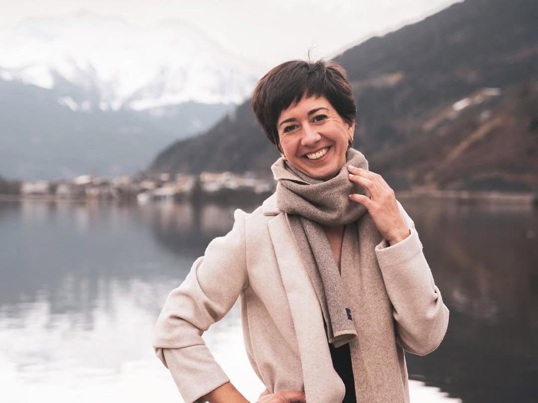 Foto de Alba Cardalda, autora del libro 'Cómo mandar a la mierda de forma educada'