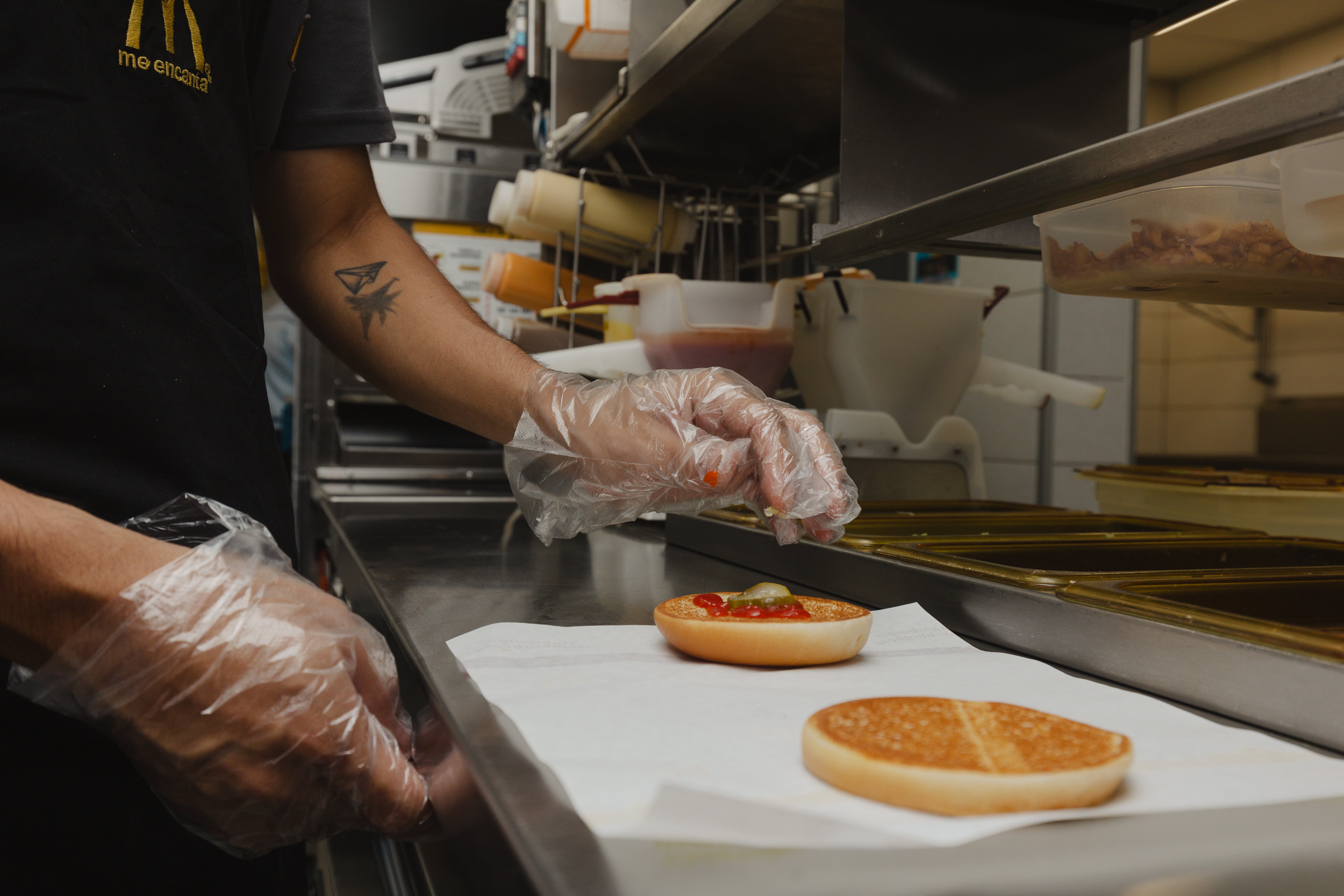 McDonald’s ofrece empleo a mayores de 40 años en feria en Alajuela y contrata personal temporal para vacaciones de julio.