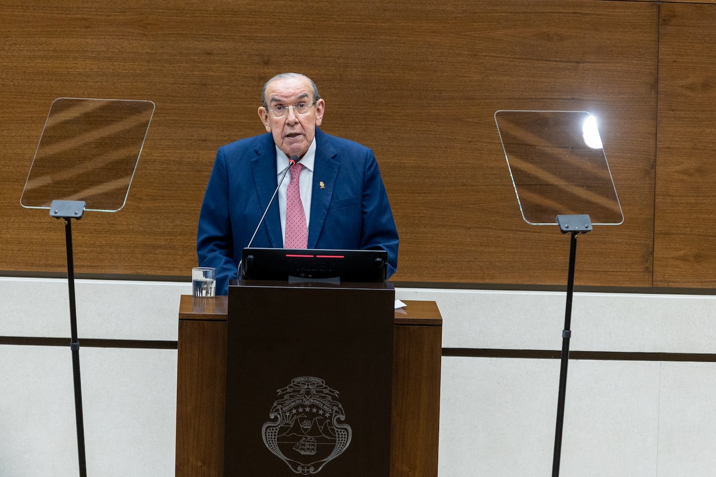 Rodrigo Arias responsabiliza al oficialismo por frenar crédito del tren eléctrico promovido por Laura Fernández