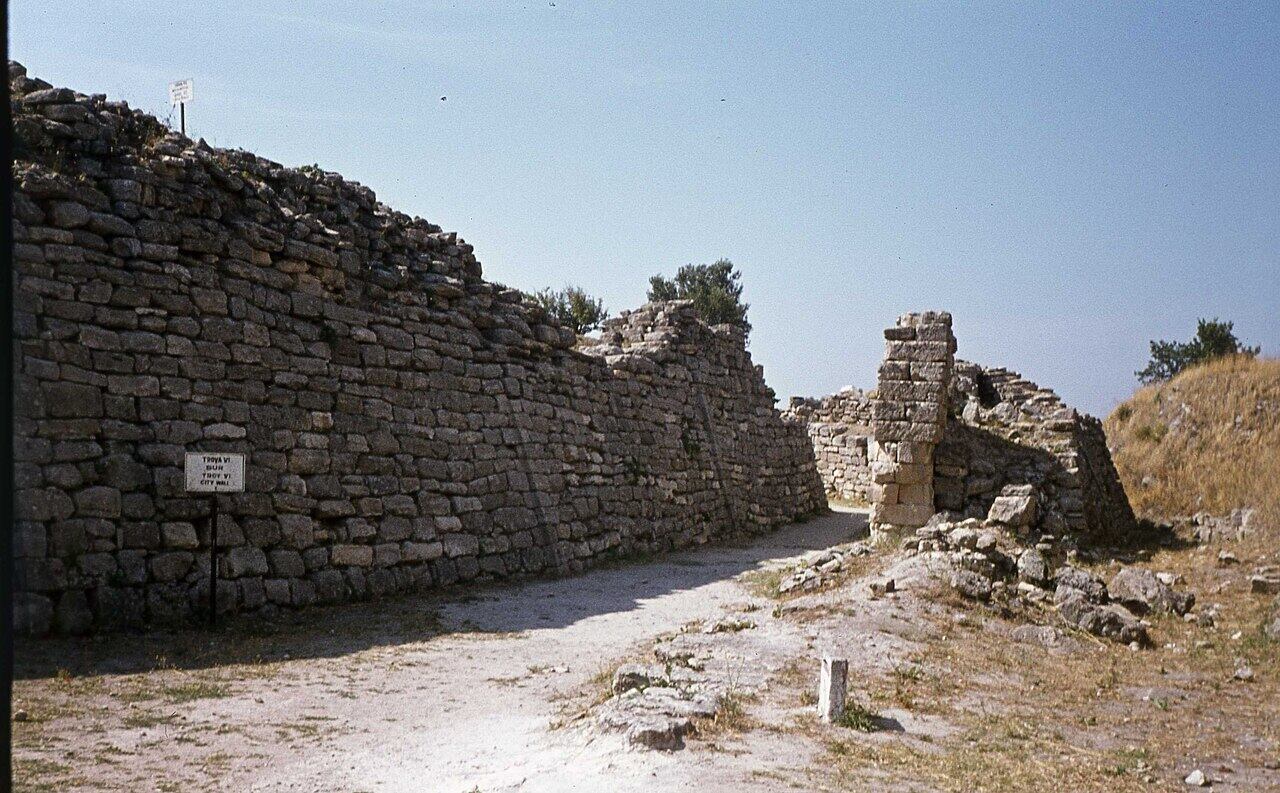 Ruinas de parte de la muralla de Wilusa.