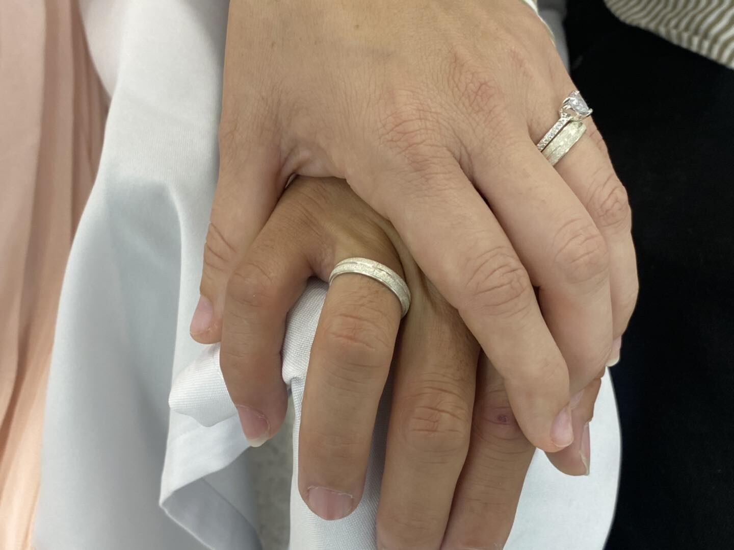 Una mujer internada en el Calderón Guardia se casó en una emotiva ceremonia que su pareja organizó con motivo de su cumpleaños.