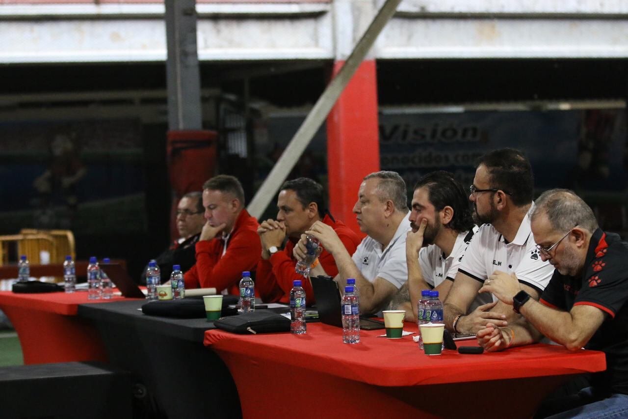 La directiva de Alajuelense escuchó las inquietudes de los socios del club. Fotografía: Prensa Alajuelense
