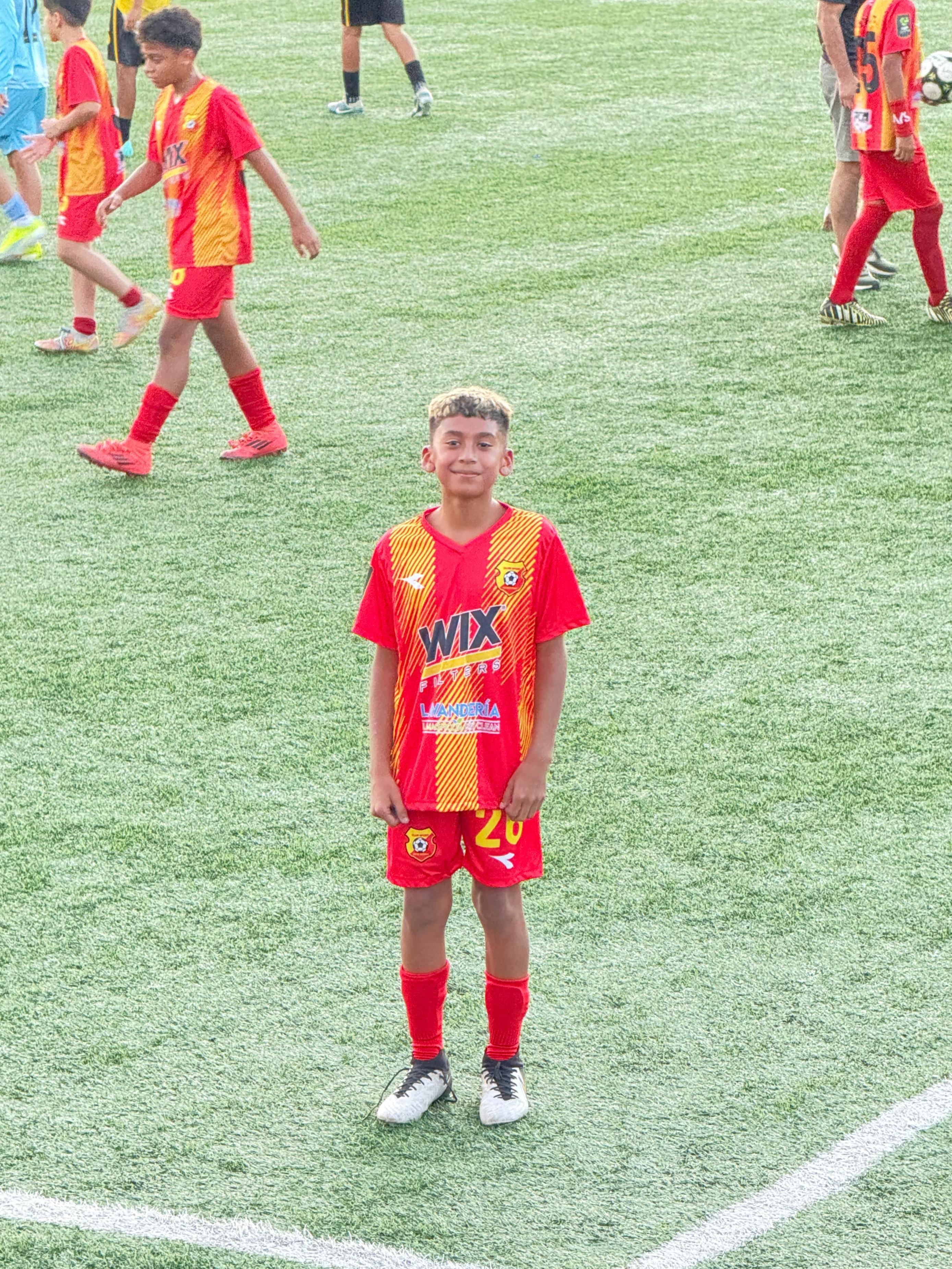 John Jhariel está en la categoría U-12 del Herediano.